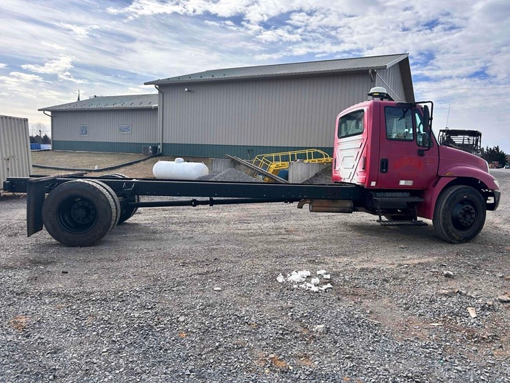 2002-international-dt466-image-6