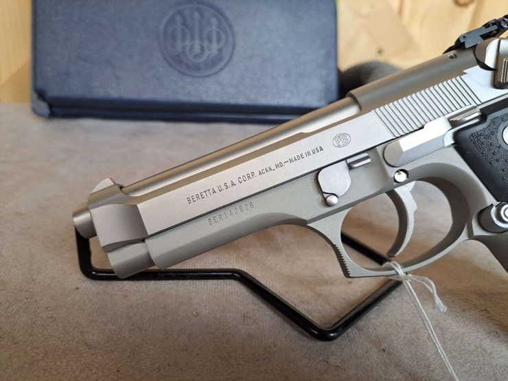 beretta-model-96-.40-semiauto-pistol-image-5