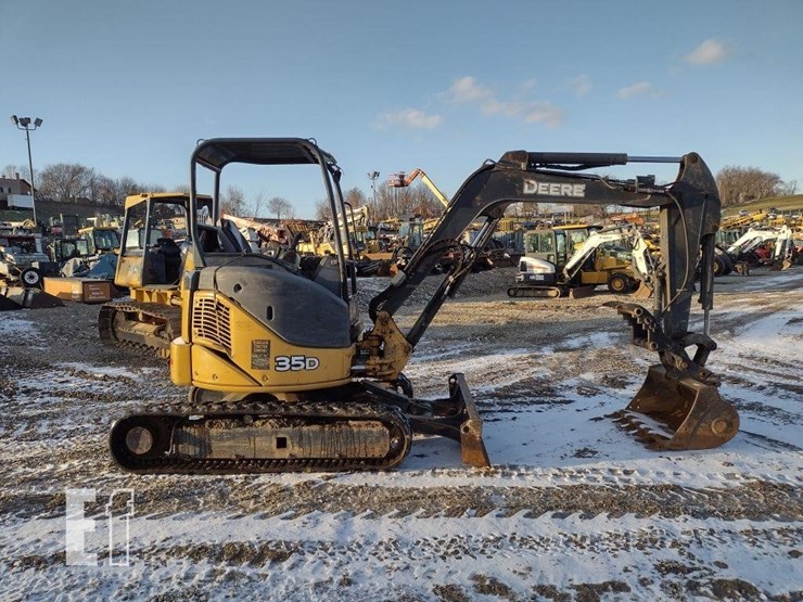 2013-deere-35d-image-3