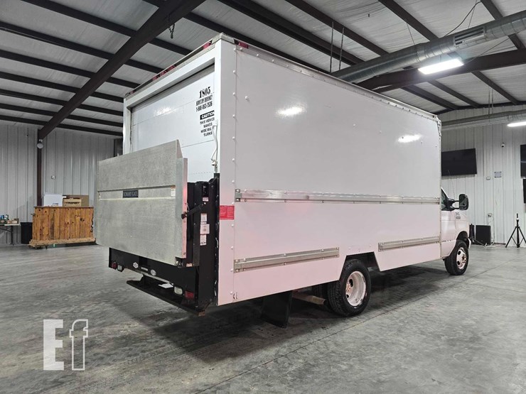 2006-ford-e350-sd-image-3