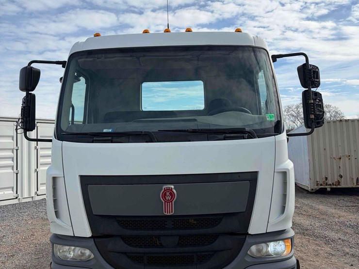 2017-kenworth-k270-image-2