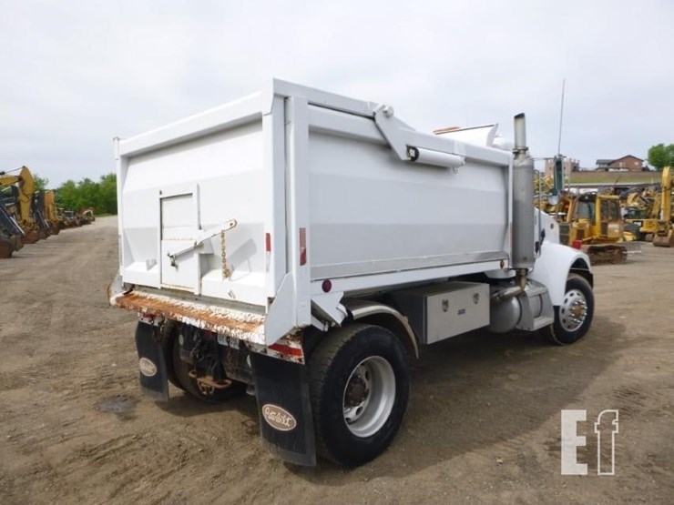 2000-peterbilt-330-image-39