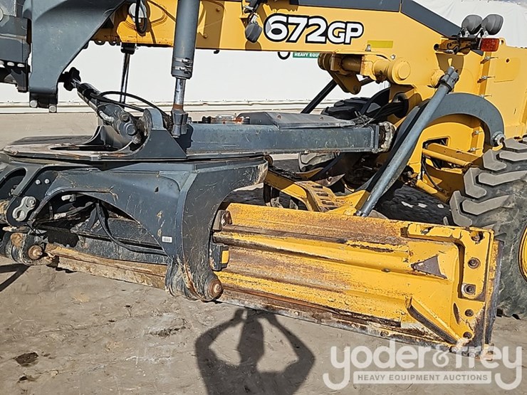 2017-deere-672g-image-24