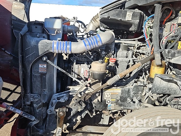 2018-peterbilt-579-image-21