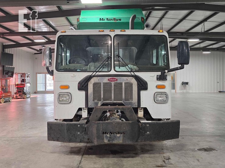 2020-peterbilt-520-image-7