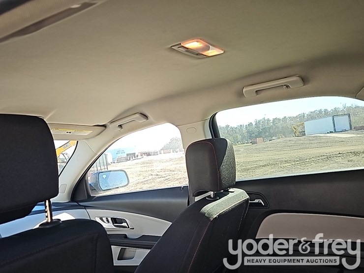 2015-chevrolet-equinox-image-18