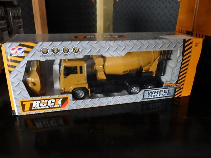 sklp-mixer-truck-toy-image-1