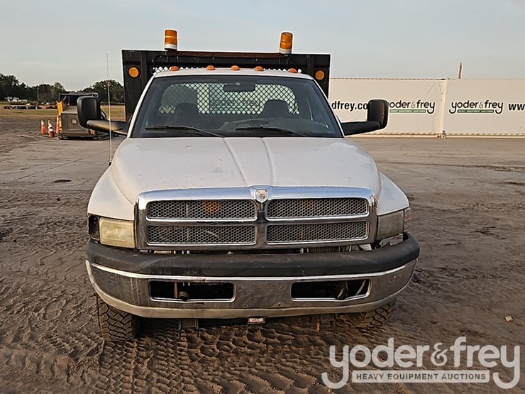 2002-dodge-3500-image-9