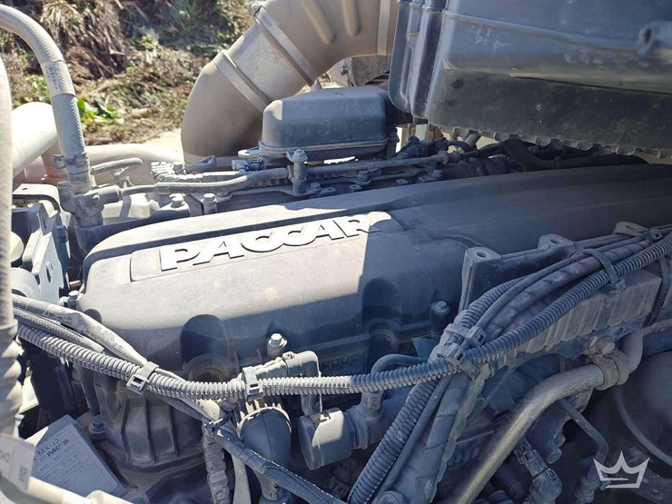 2023-peterbilt-567-image-14