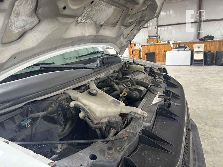 2017-chevrolet-express-2500-image-25