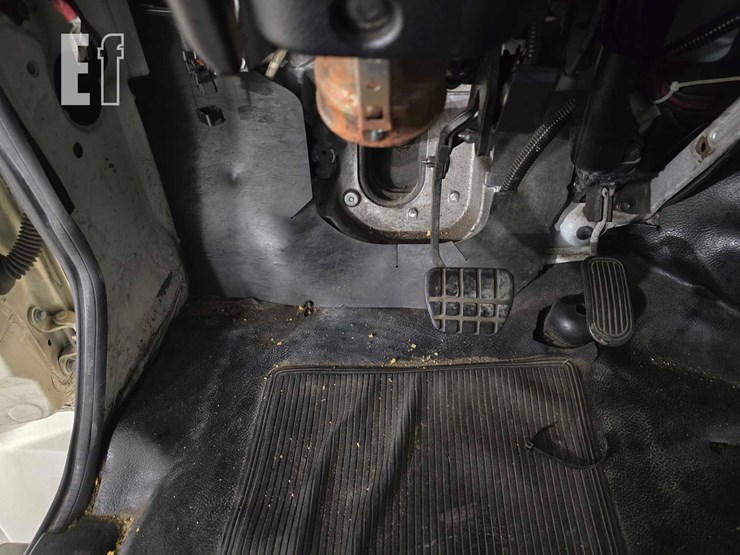 2015-hino-268-image-17