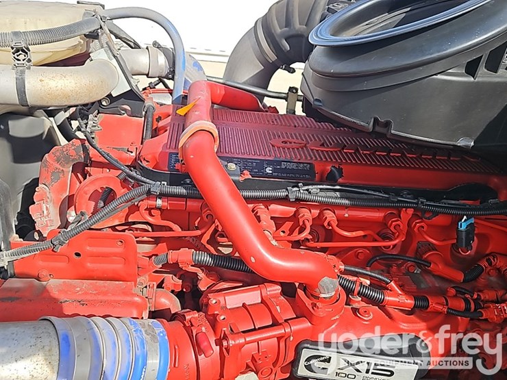 2020-peterbilt-567-image-24