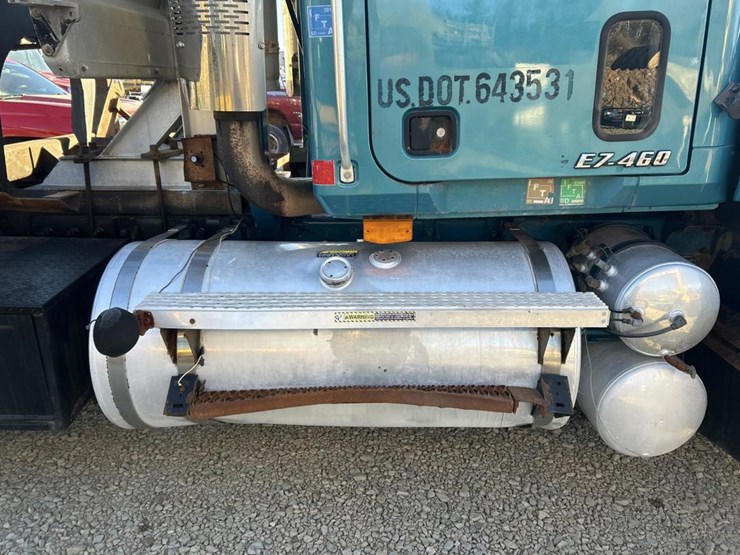 2001-mack-ch613-image-13