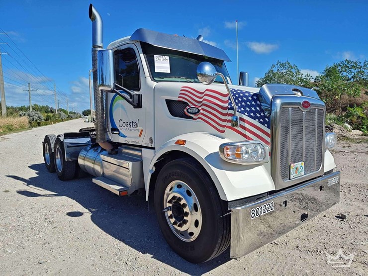 2022-peterbilt-567-image-46