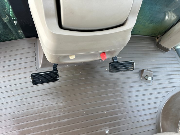 2013-john-deere-9560r-image-71