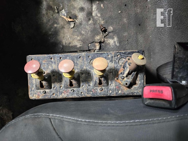 2004-international-durastar-4300-image-25