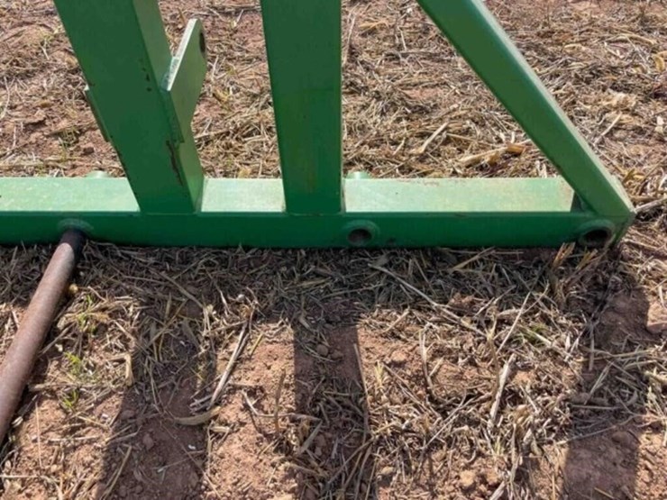 ottawa-3pt-bale-lift-image-4