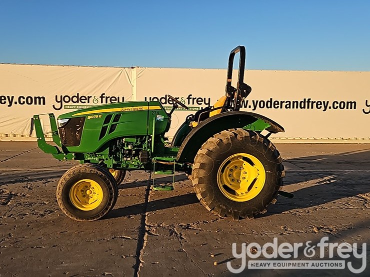 2024-john-deere-5075e-image-3