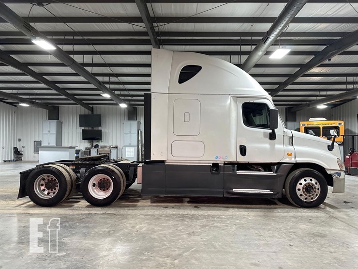 2014-freightliner-cascadia-125-image-6