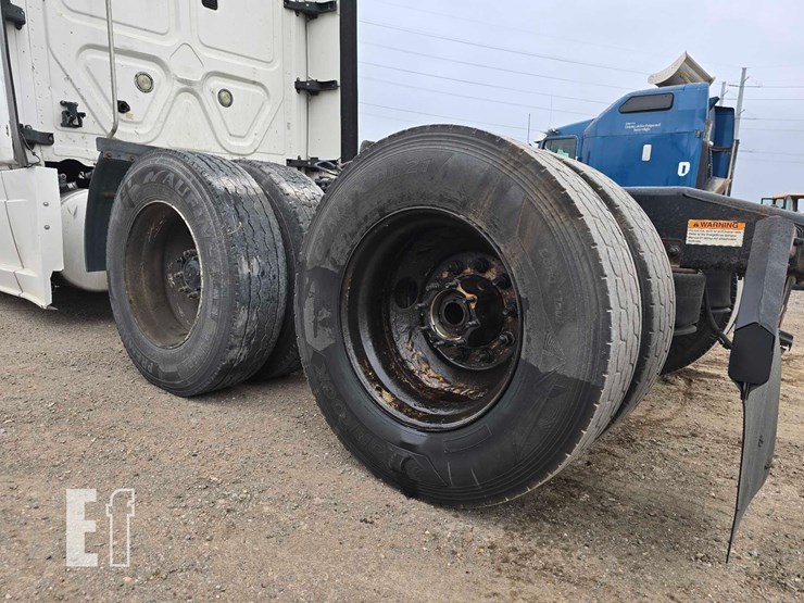 2016-freightliner-cascadia-125-image-24