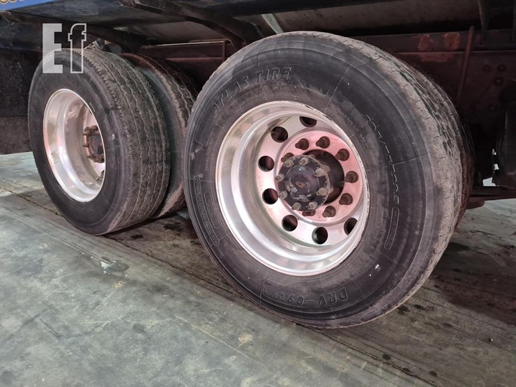 2014-freightliner-business-class-m2-106-image-27