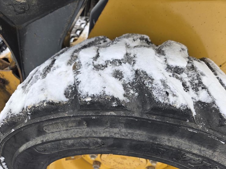 2017-deere-320e-image-37