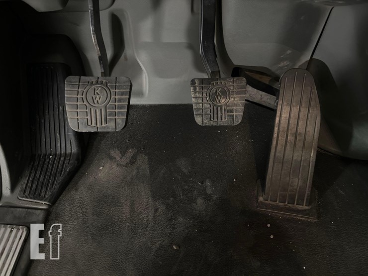 2018-kenworth-t680-image-16