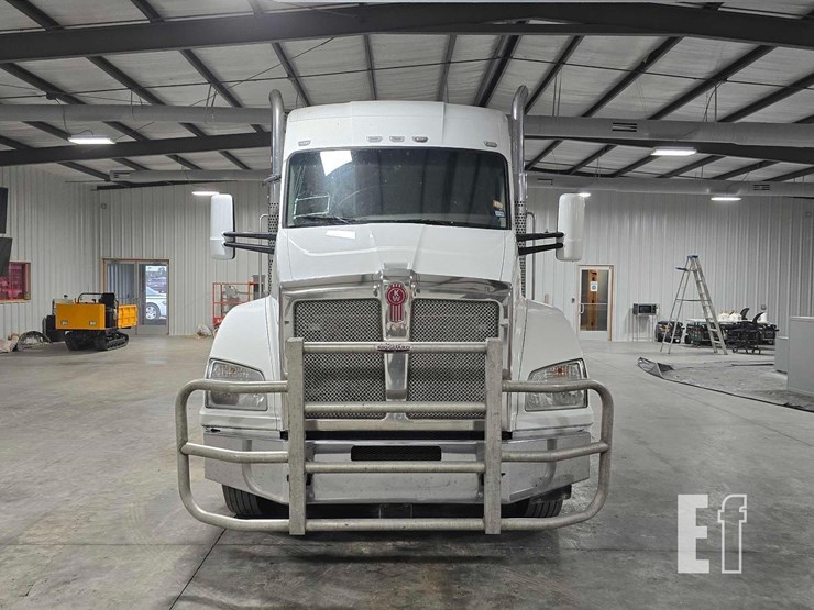 2017-kenworth-t880-image-7