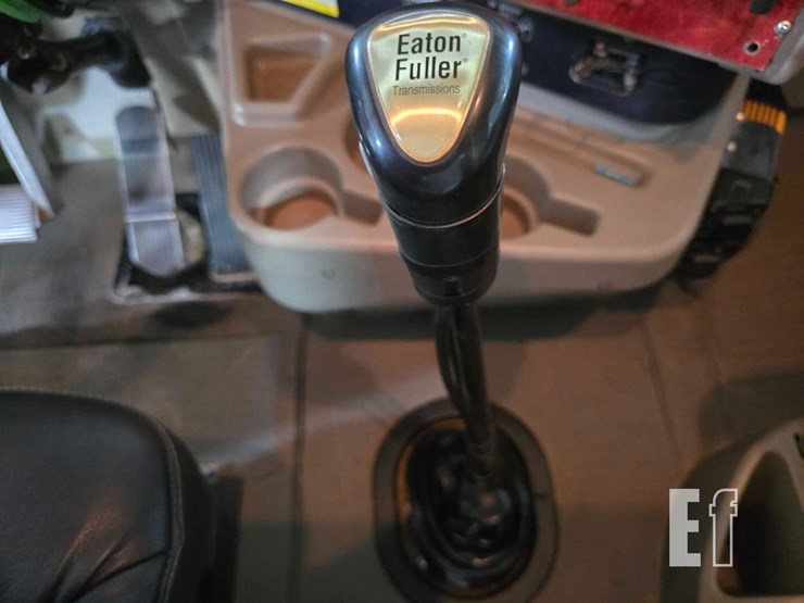 2004-international-paystar-5900-image-32