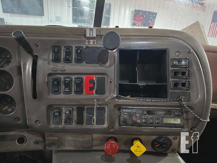 2006-mack-vision-cxn613-image-14