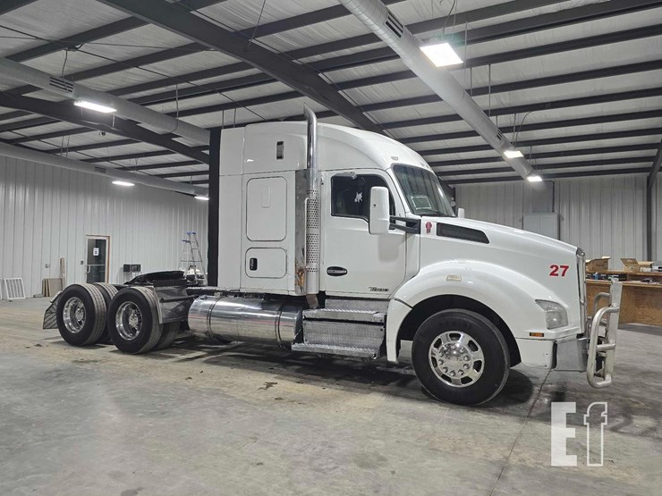 2017-kenworth-t880-image-2