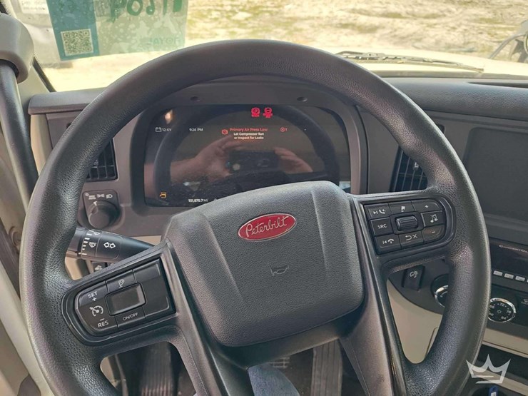 2022-peterbilt-567-t/a-wet-kit-day-cab-truck-tractor-image-30