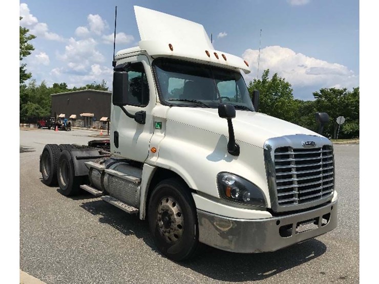 2018-freightliner-cascadia-125-image-1