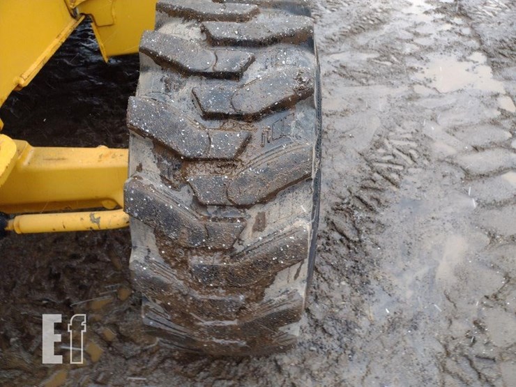 2010-deere-310j-image-16