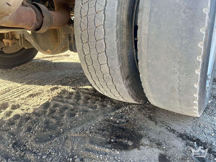 2016-utility-flatbed-image-36