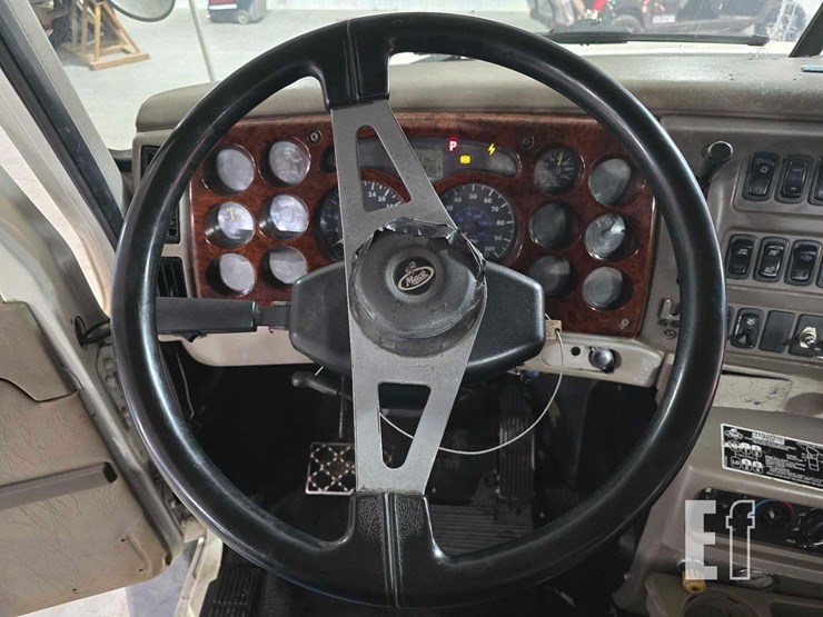 2005-mack-vision-cxn613-image-15