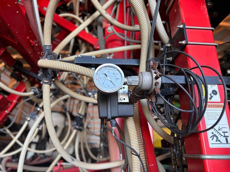 2014-bourgault-7700-image-16