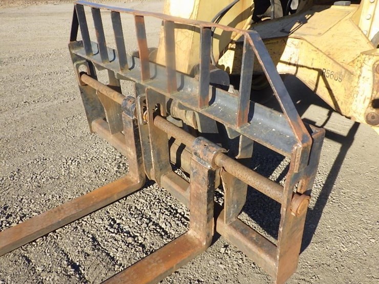 caterpillar-th560b-image-11