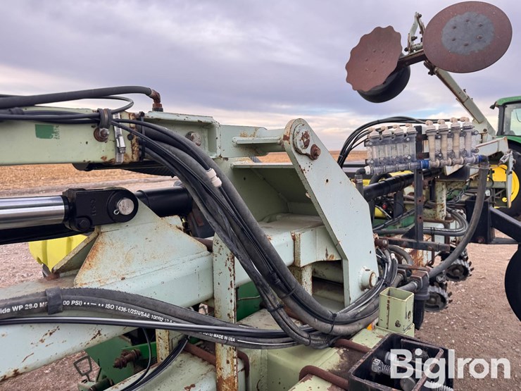 john-deere-16-image-14