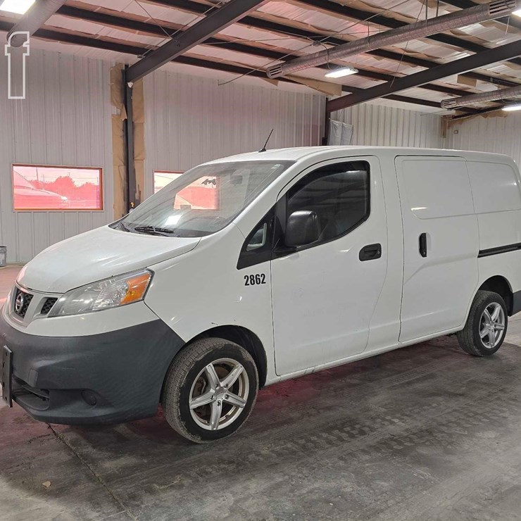 2014 NISSAN NV200
