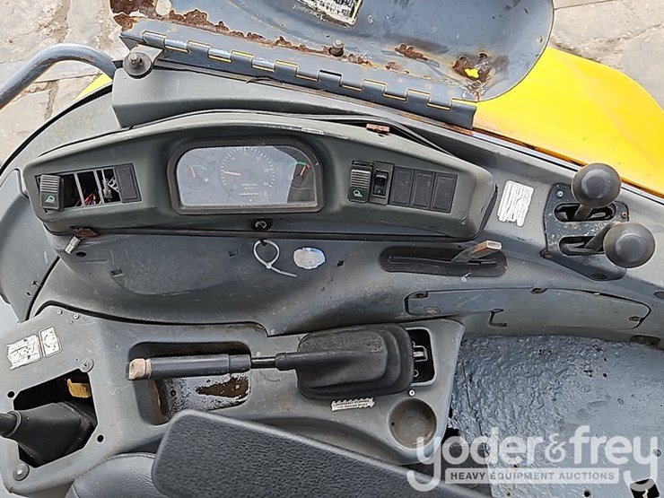 new-holland-lb110-image-26