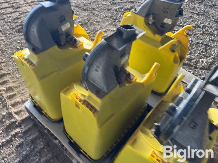 john-deere-max-emerge-planter-boxes-w/precision-planting-seed-units-image-13