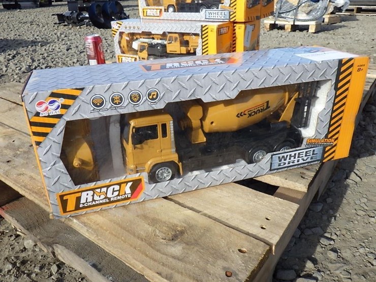 sklp-mixer-truck-toy-image-4