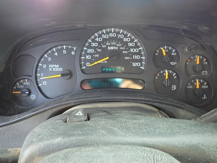 2004-chevrolet-2500-image-18