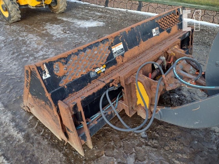 2021-deere-304l-image-17