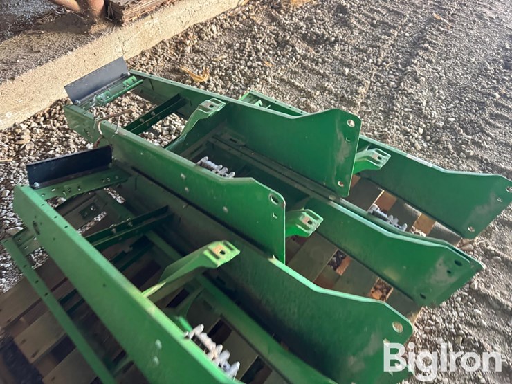 john-deere-max-emerge-planter-unit-frames-image-11