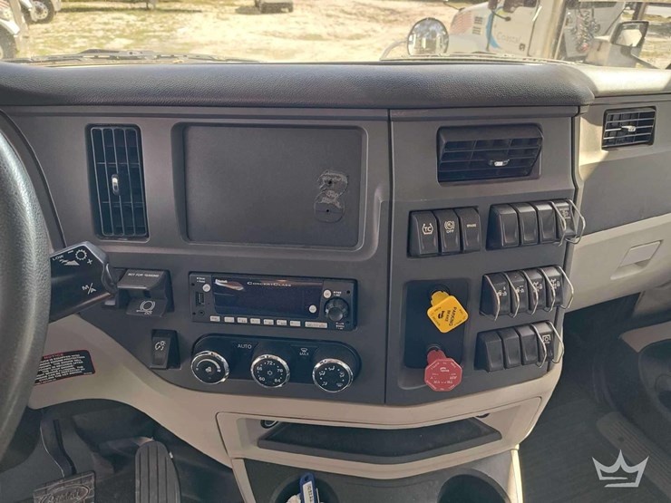 2022-peterbilt-567-t/a-wet-kit-day-cab-truck-tractor-image-34