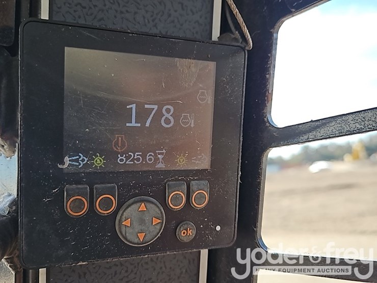 2019-gehl-r105-image-21