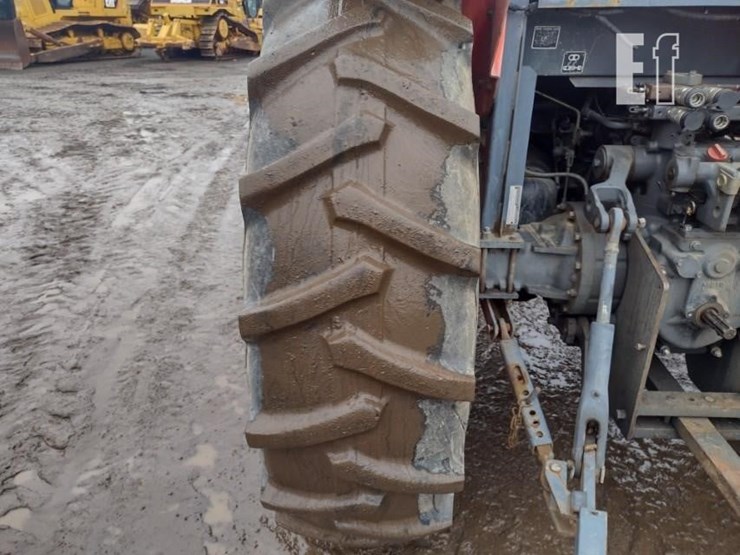 10-kubota-m108-tractor-image-18