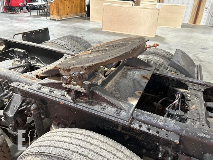 2012-mack-granite-gu713-image-10